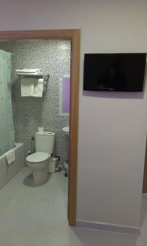 Hostal Bisbal ONLY ADULTS NO AC - image 12