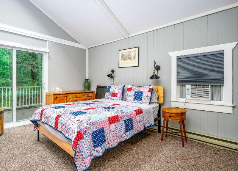 Two-Bedroom Cottage image 4