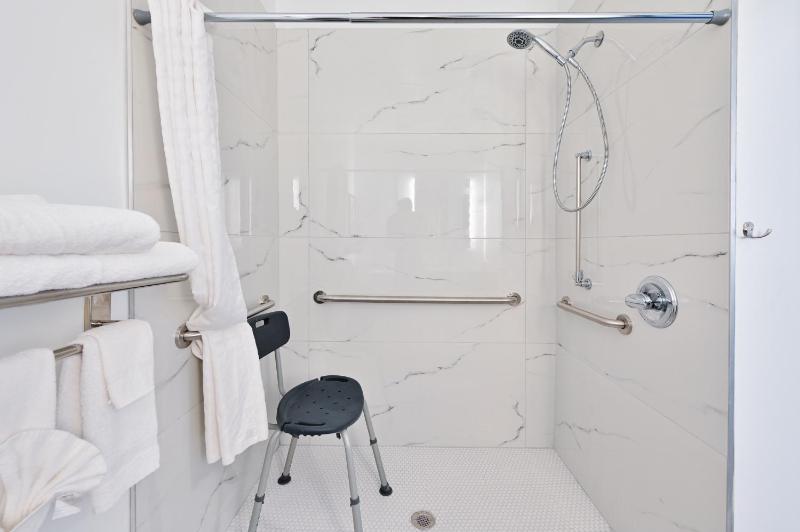 One-Bedroom King Suite with Sofa Bed - Disability Access image 2