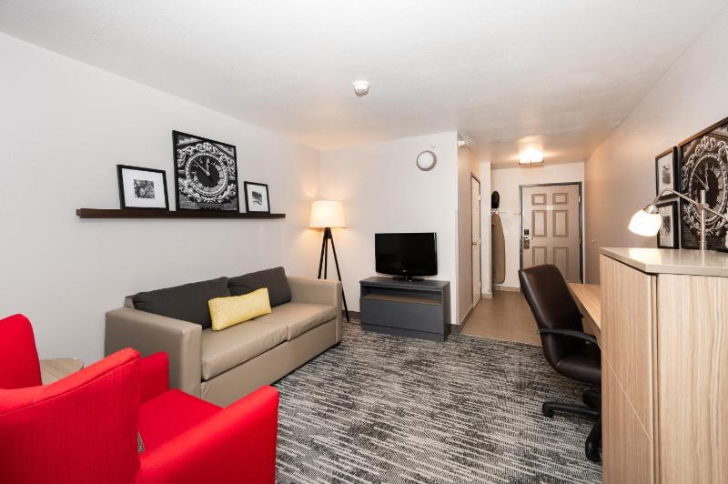 One-Bedroom King Suite with Sofa Bed - Disability Access image 4