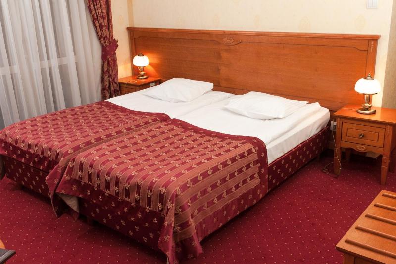Triple Room with Balcony image 1