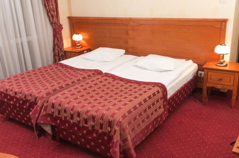 Triple Room with Balcony image 2