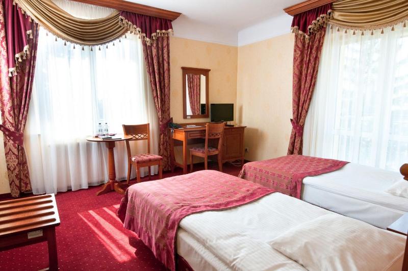 Triple Room with Balcony image 3