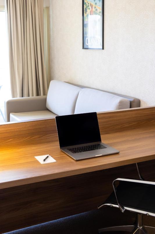 Junior Suite with Garden View image 4