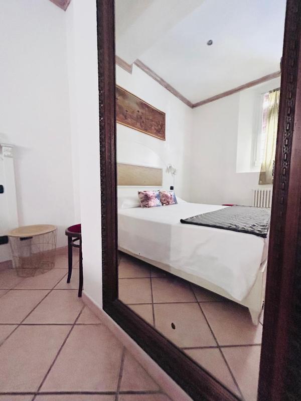 One-Bedroom Apartment image 2