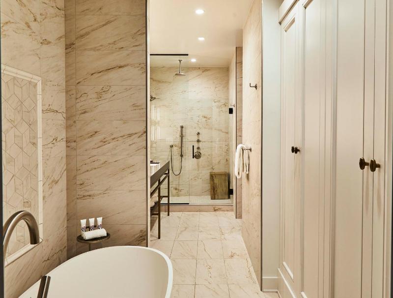 Penthouse Suite, 2 King, River view, High floor image 1