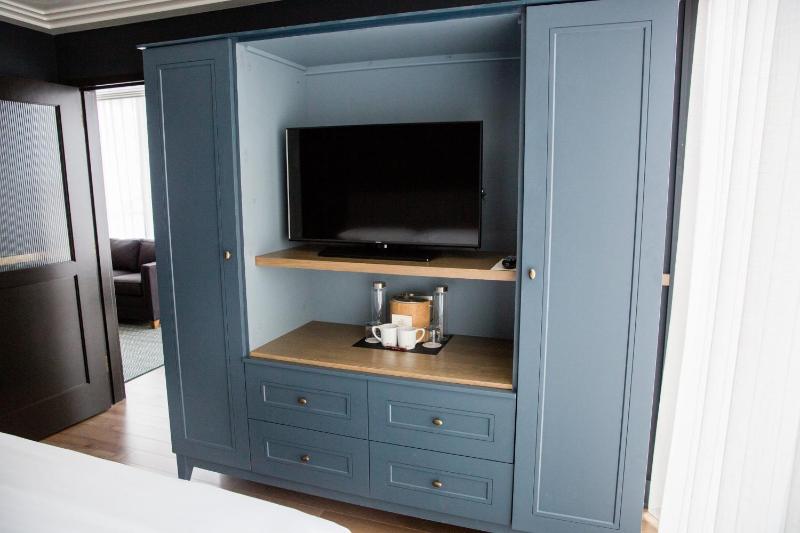 Designer Suite, 1 King image 3
