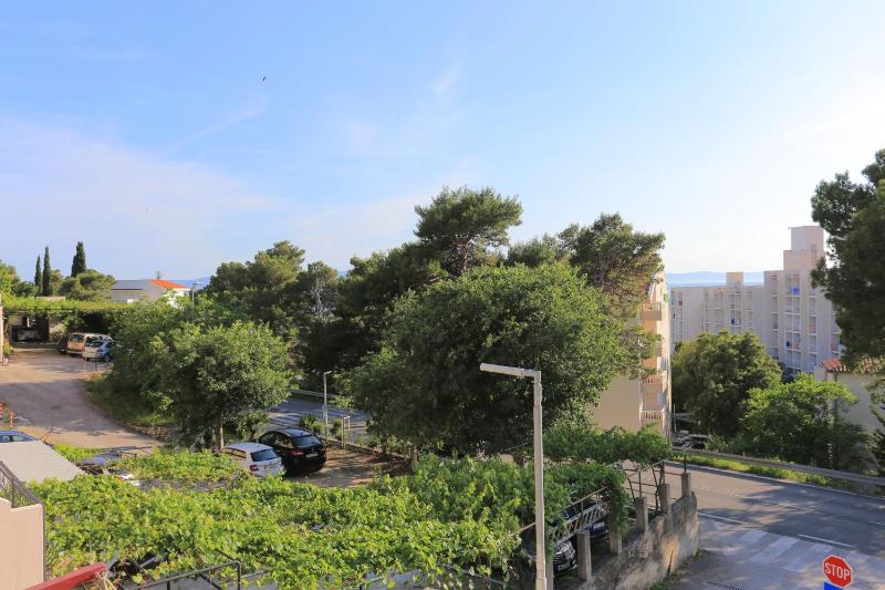 One-Bedroom Apartment with Balcony and Sea View image 3