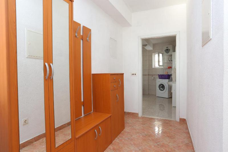 One-Bedroom Apartment with Balcony and Sea View image 2