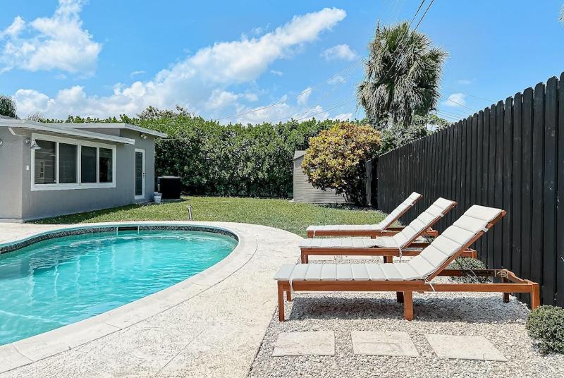 Oakland Oasis HEATED pool 2 King Beds Game Room BEACH 2.5 miles - image 14