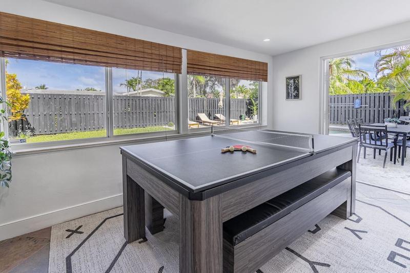 Oakland Oasis HEATED pool 2 King Beds Game Room BEACH 2.5 miles - image 19