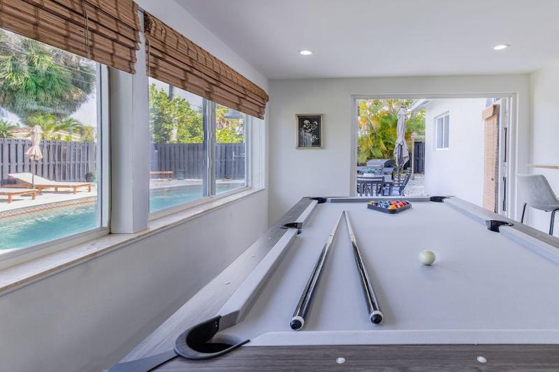 Oakland Oasis HEATED pool 2 King Beds Game Room BEACH 2.5 miles - image 9