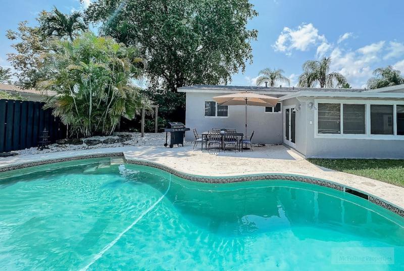 Oakland Oasis HEATED pool 2 King Beds Game Room BEACH 2.5 miles - image 31