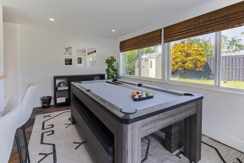 Oakland Oasis HEATED pool 2 King Beds Game Room BEACH 2.5 miles - image 30