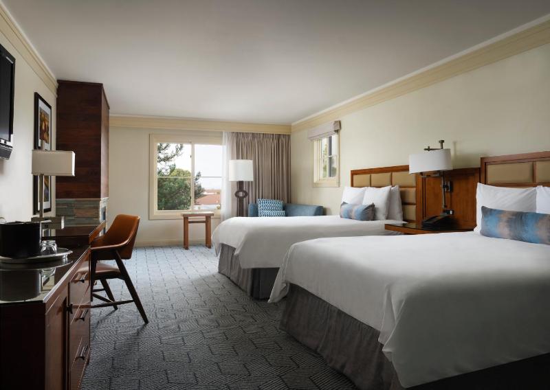 Premier Two Queen Room with Fireplace image 4