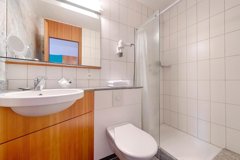 Economy Double Room with Balcony image 3