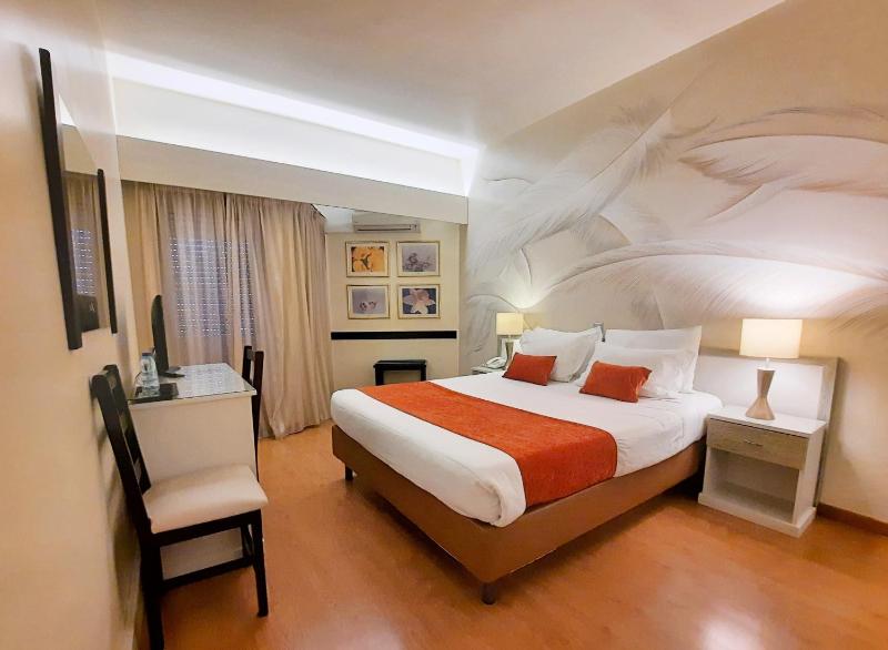 Double Room with Balcony image 3