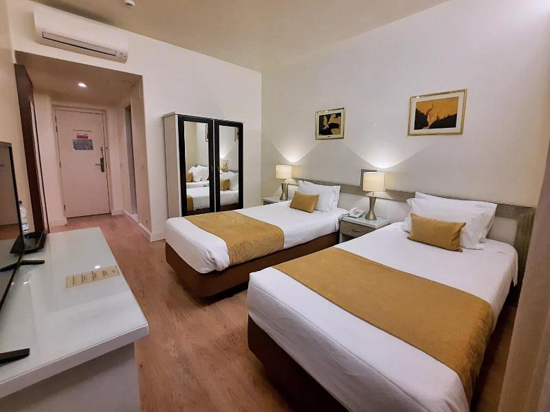 Twin Room image 1