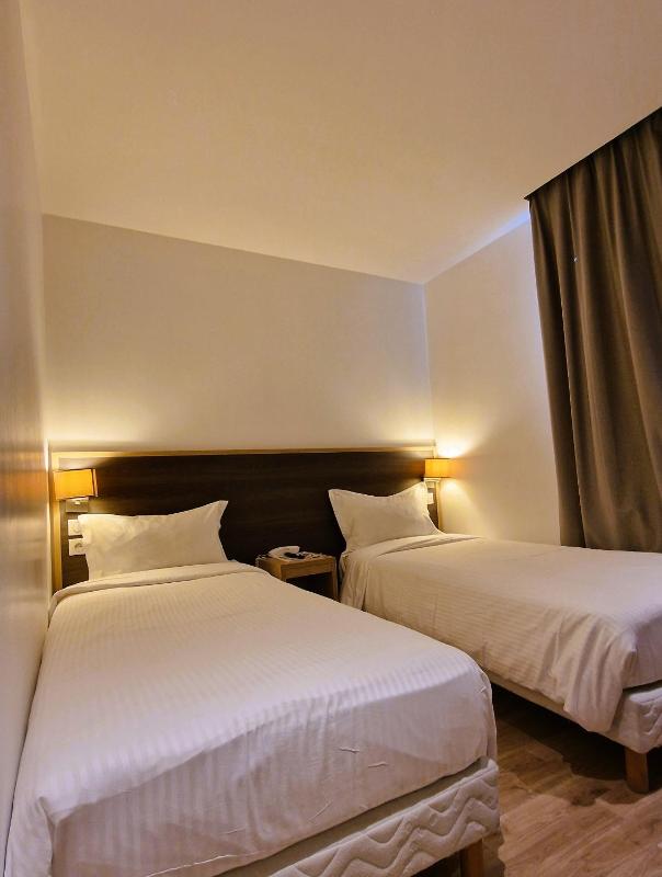 Twin Room image 1