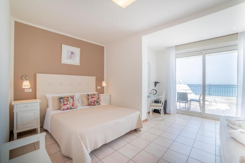 Superior Double Room image 3