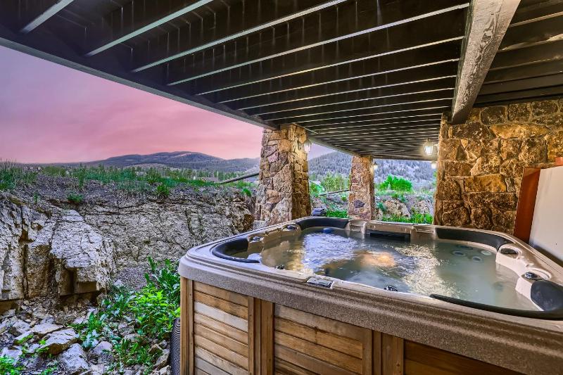 NEW LISTING! Après & Fairway Retreat home - image 26