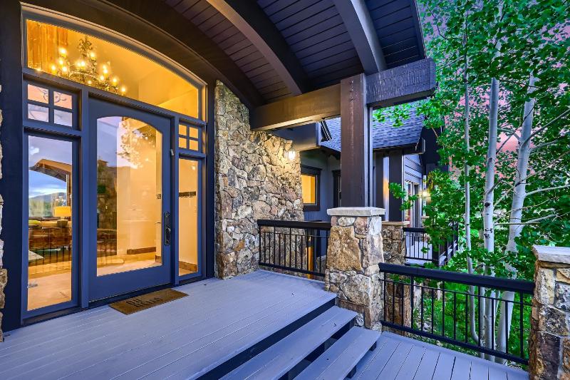 NEW LISTING! Après & Fairway Retreat home - image 23