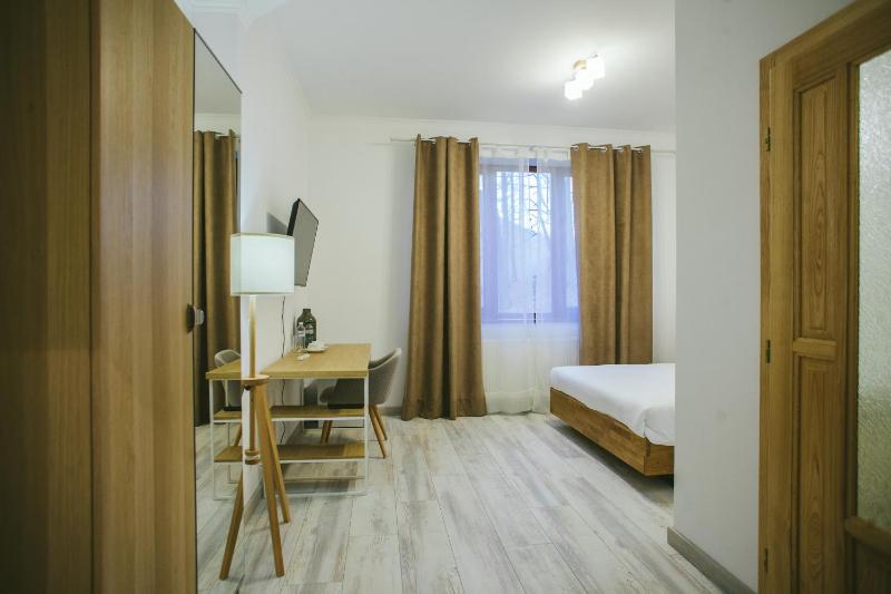 Double Room image 3