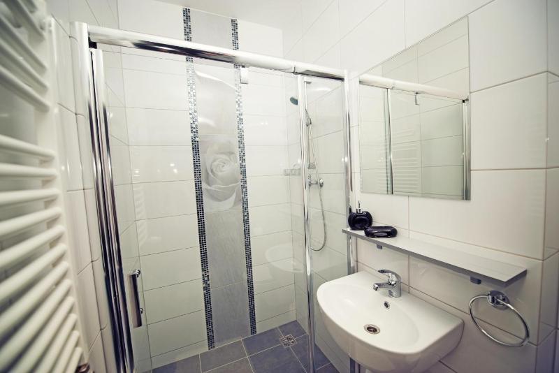 Double Room with Private Bathroom image 4