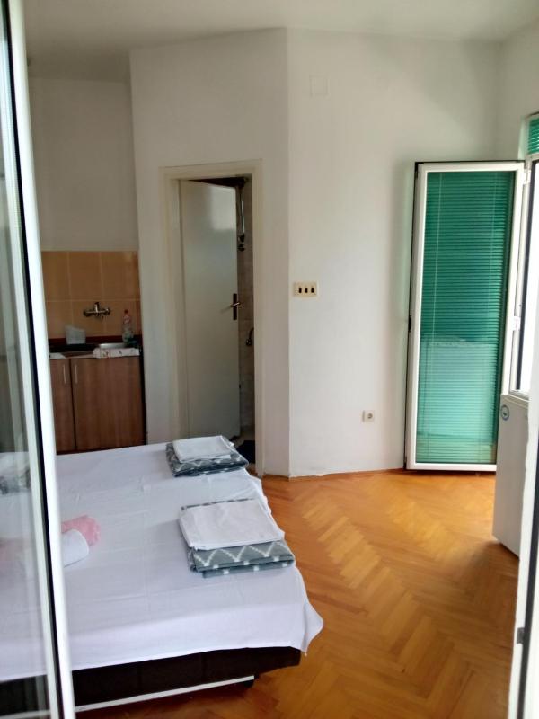 Studio Apartment image 3