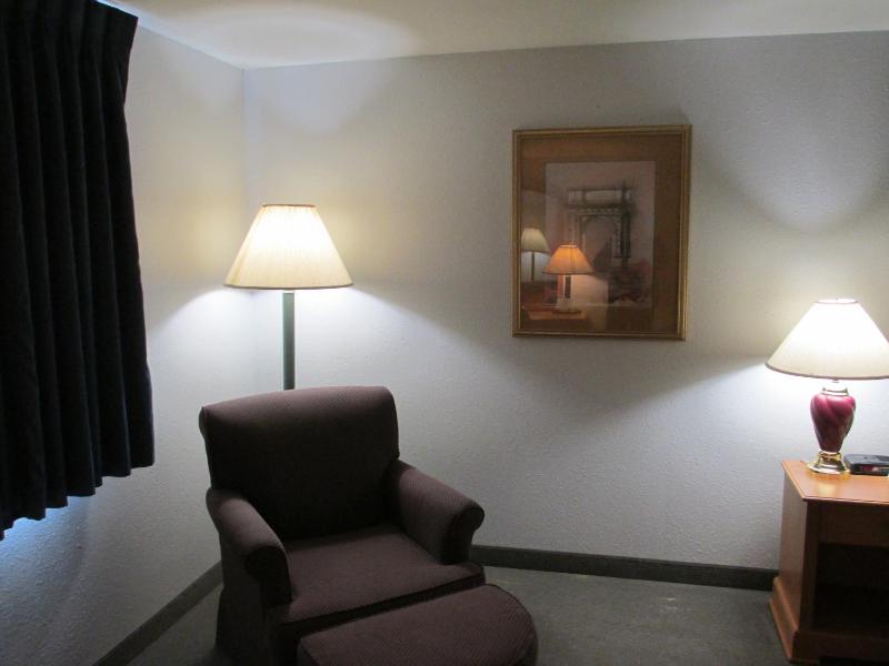 Queen Room image 3