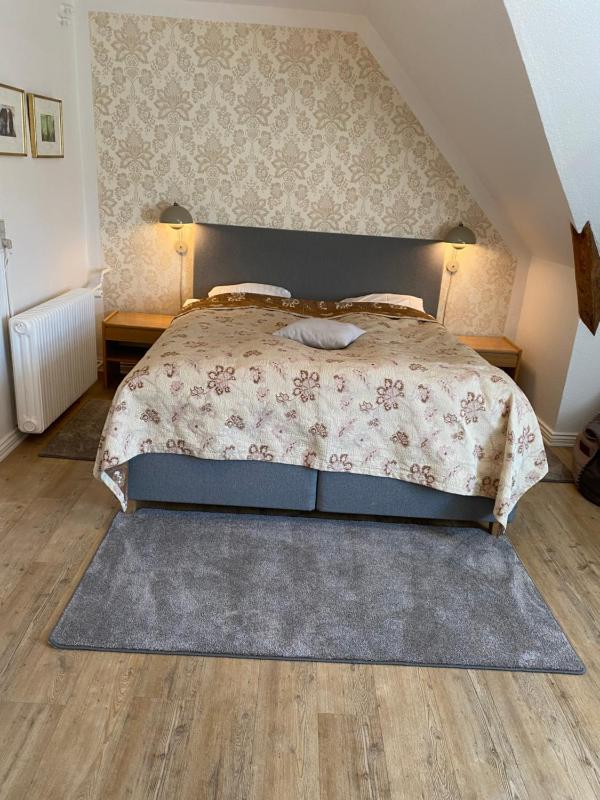 Double Room image 3