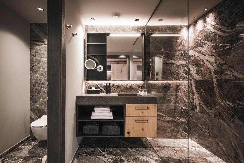 Suite with Private Sauna and Whirlpool (Upper Floor) image 3
