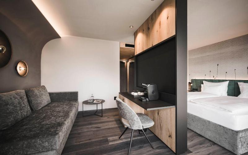 Deluxe Suite (Upper Floor) image 3