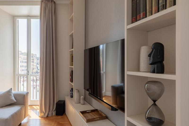 Spanish Steps Caesar Suites - image 6
