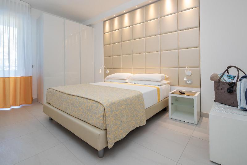 Standard Two-Bedroom Apartment (6 Adults) image 3