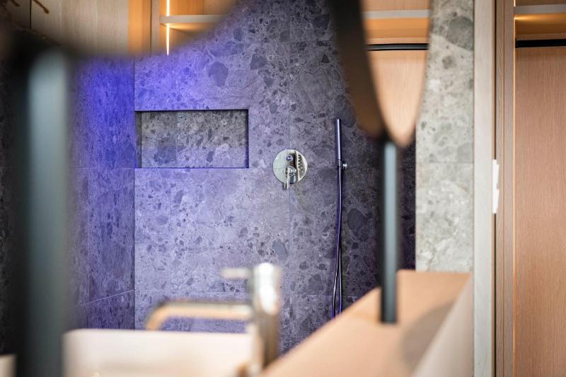 Superior Suite image 4
