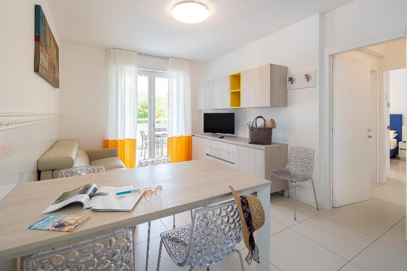Superior Two-Bedroom Apartment (7 Adults)  image 1