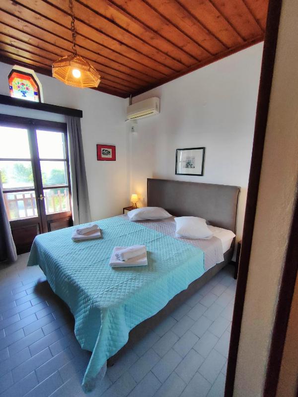 Double Room with Sea View image 4