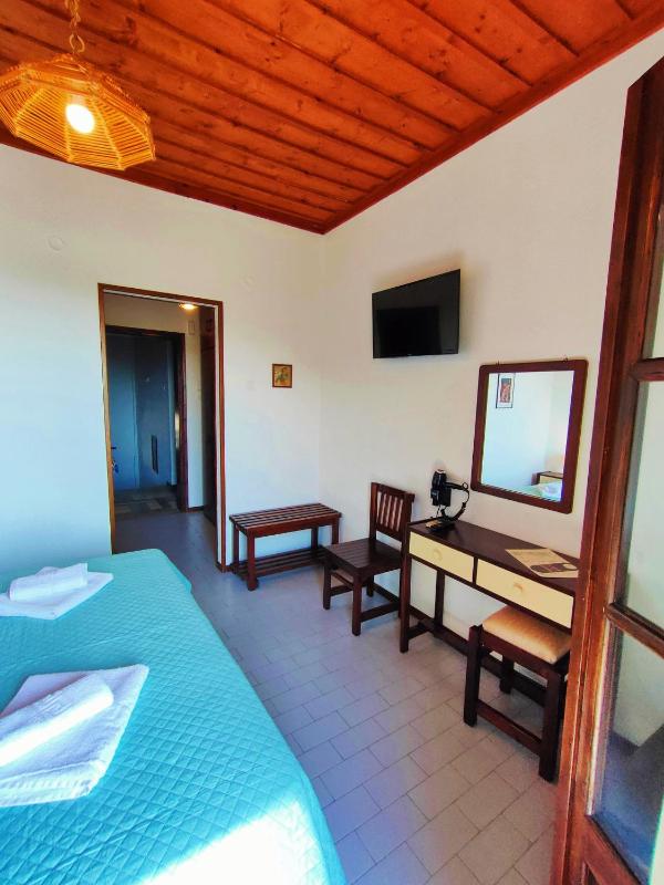 Double Room with Sea View image 2
