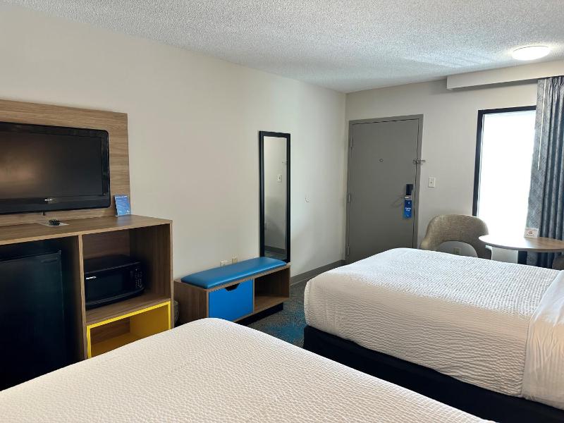 Double Room with Two Double Beds - Non-Smoking image 3