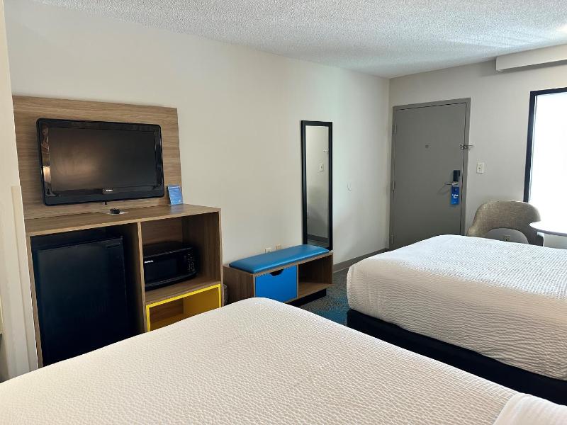 Double Room with Two Double Beds - Non-Smoking image 4
