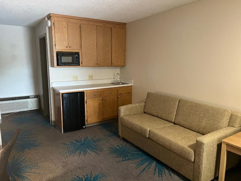 Studio Suite with Two Double Beds - Non-Smoking image 4