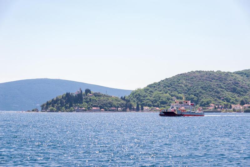 One-Bedroom Apartment with Sea View image 3