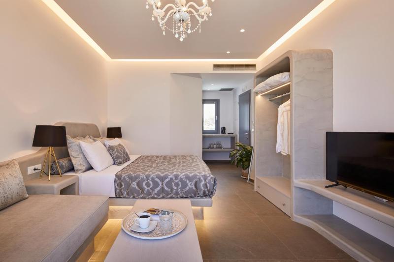 King Suite with Spa Bath image 3