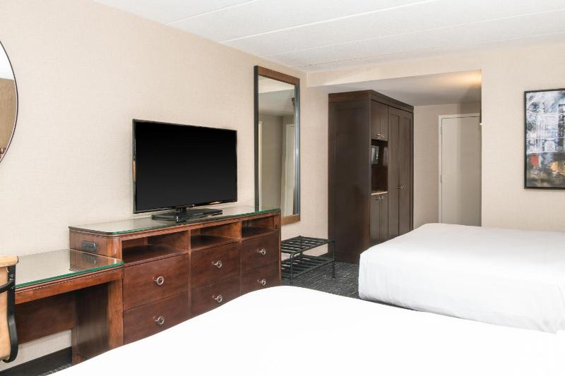 Guest room, 2 Queen image 3