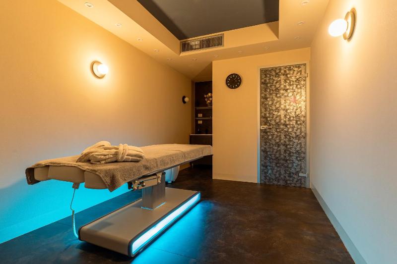 Deluxe Double Room with Spa Access image 2