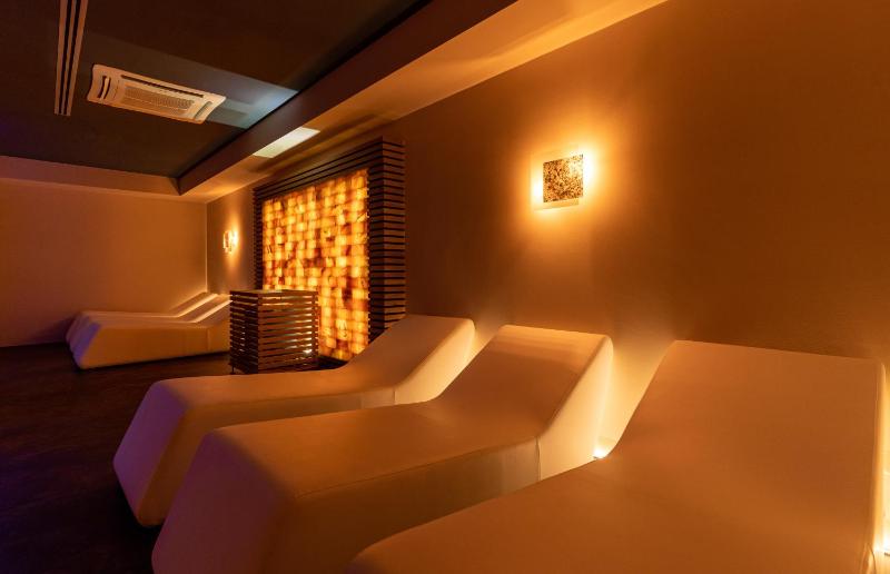 Deluxe Double Room with Spa Access image 4