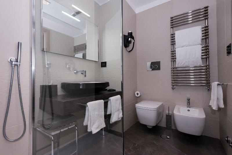 Mini Suite image 2