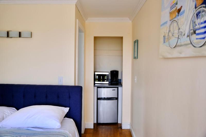 Queen Room with Balcony image 3