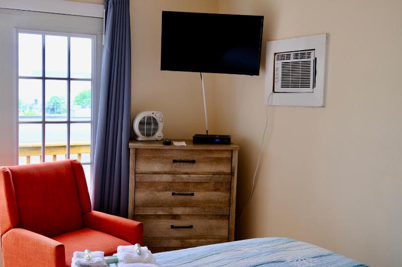 Queen Room with Balcony image 2